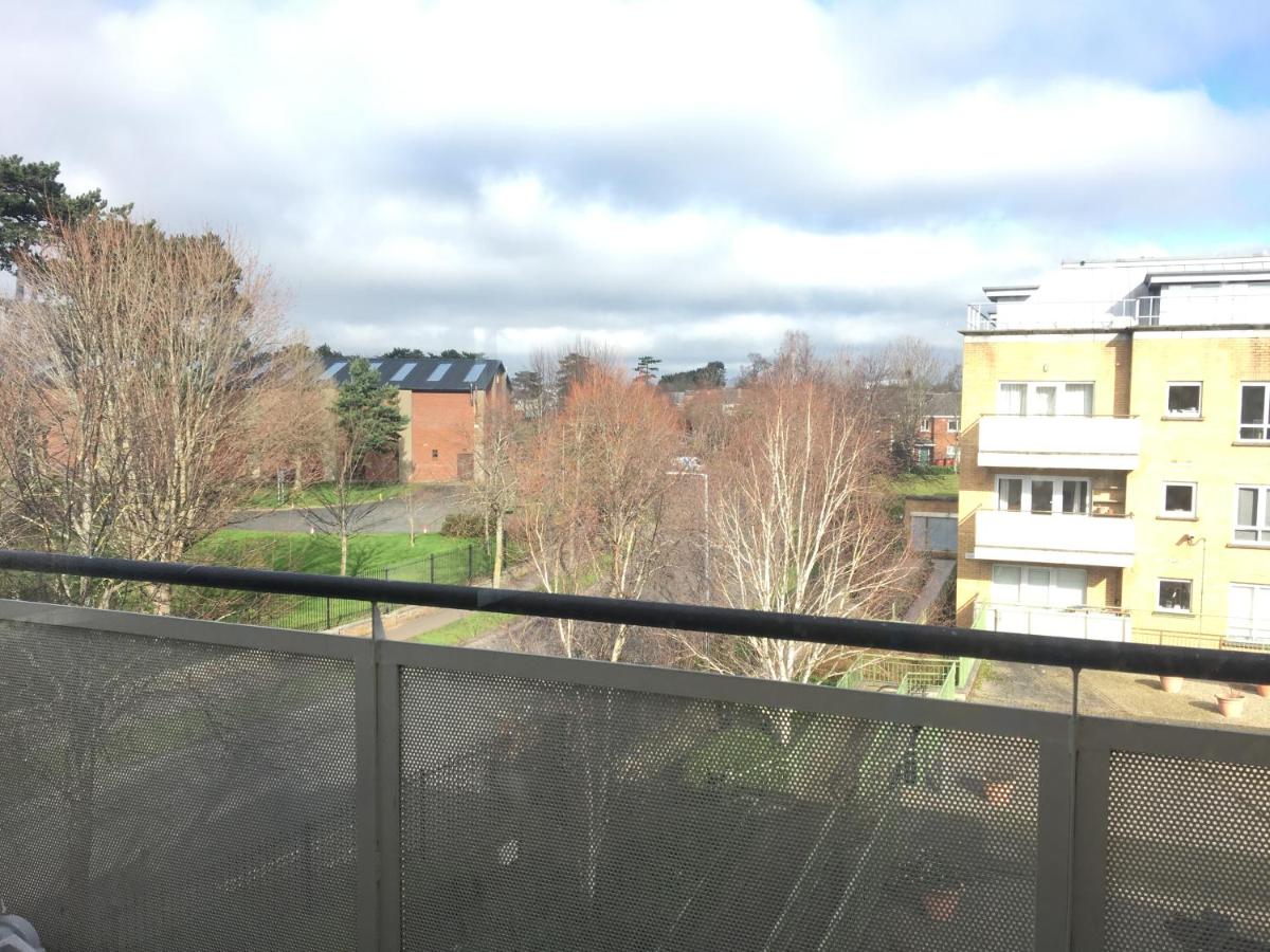 Central Spacious 3 Bedroom Apartment With Parking - B&B