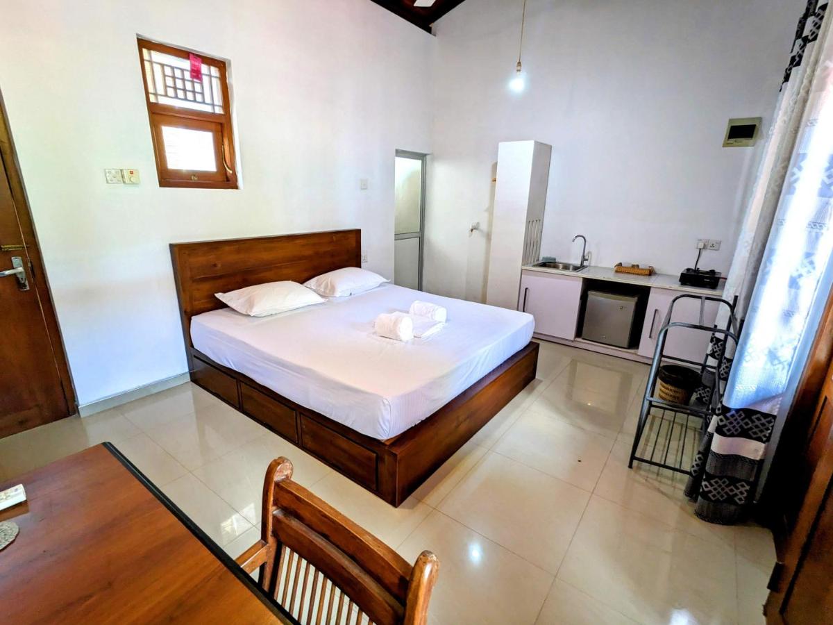 B&B Tangalle - Lavish Lodge, Tangalle, Sri Lanka - Bed and Breakfast Tangalle