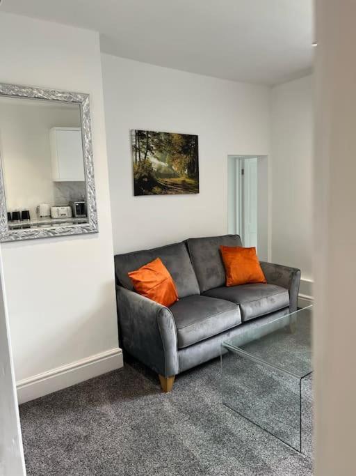 B&B Merthyr Tydfil - Town Centre Studio Flat - Bed and Breakfast Merthyr Tydfil