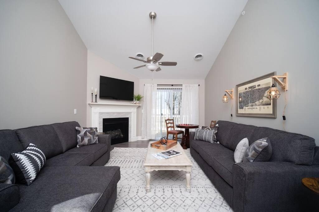 Charming Condo in Bettendorf - B&B