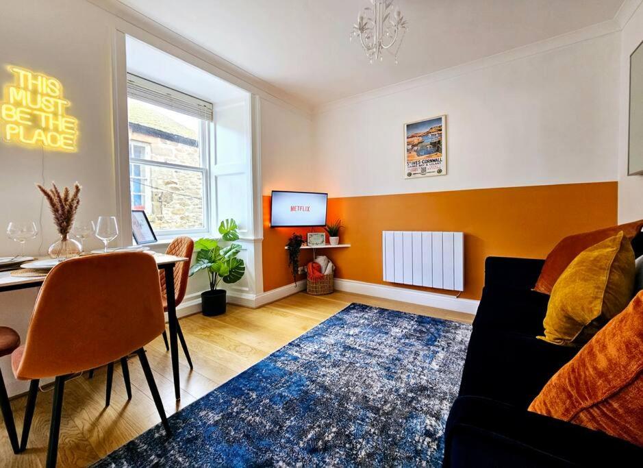 "Beachcomber" Cosy Town Centre & Beach Apartment! - Ferienwohnung