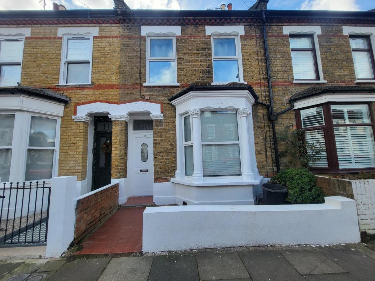 Central 5BR Retreat - Walk to Tube, Explore London - Chambres d’hôtes