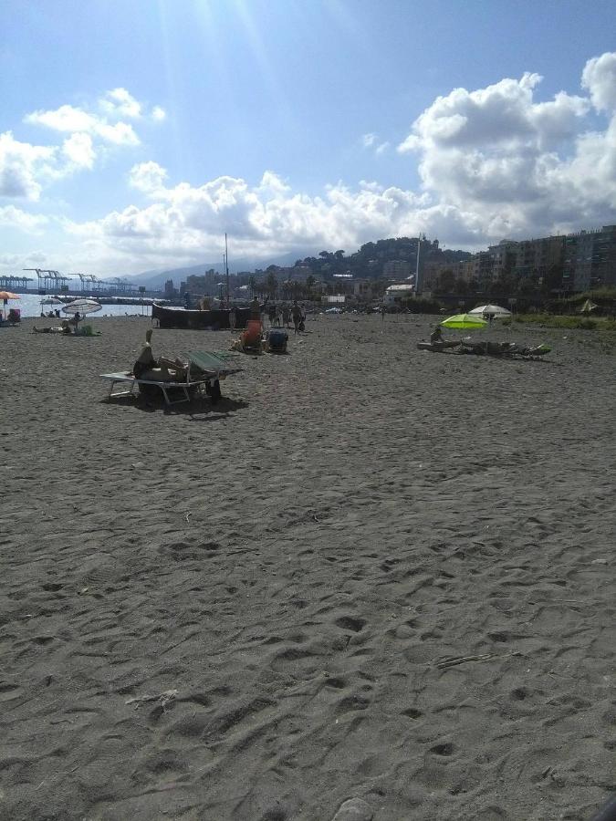 Spacious and naturally bright Bomboniera Rooftop Favors apartment - Bed and Breakfast Genua
