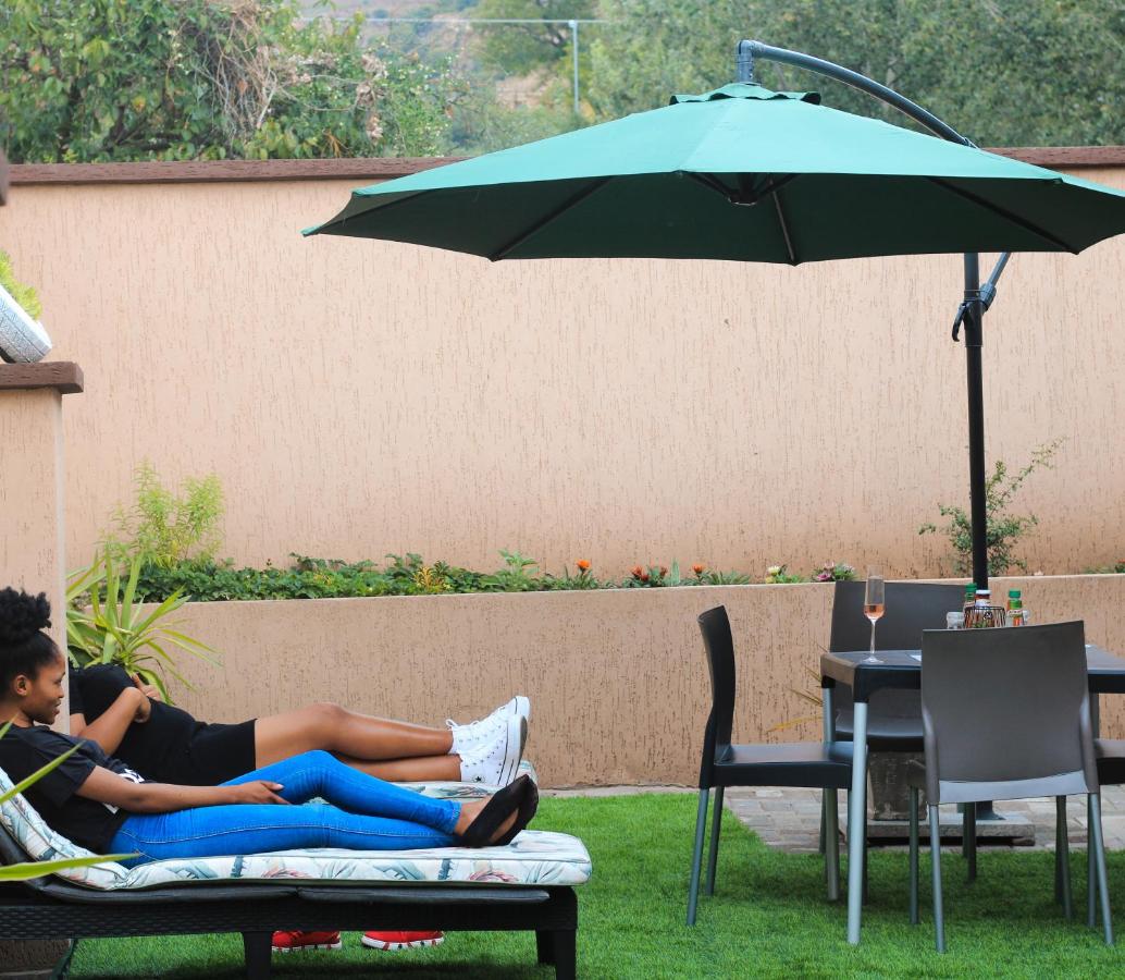 Mapalesa Guest House - B&B