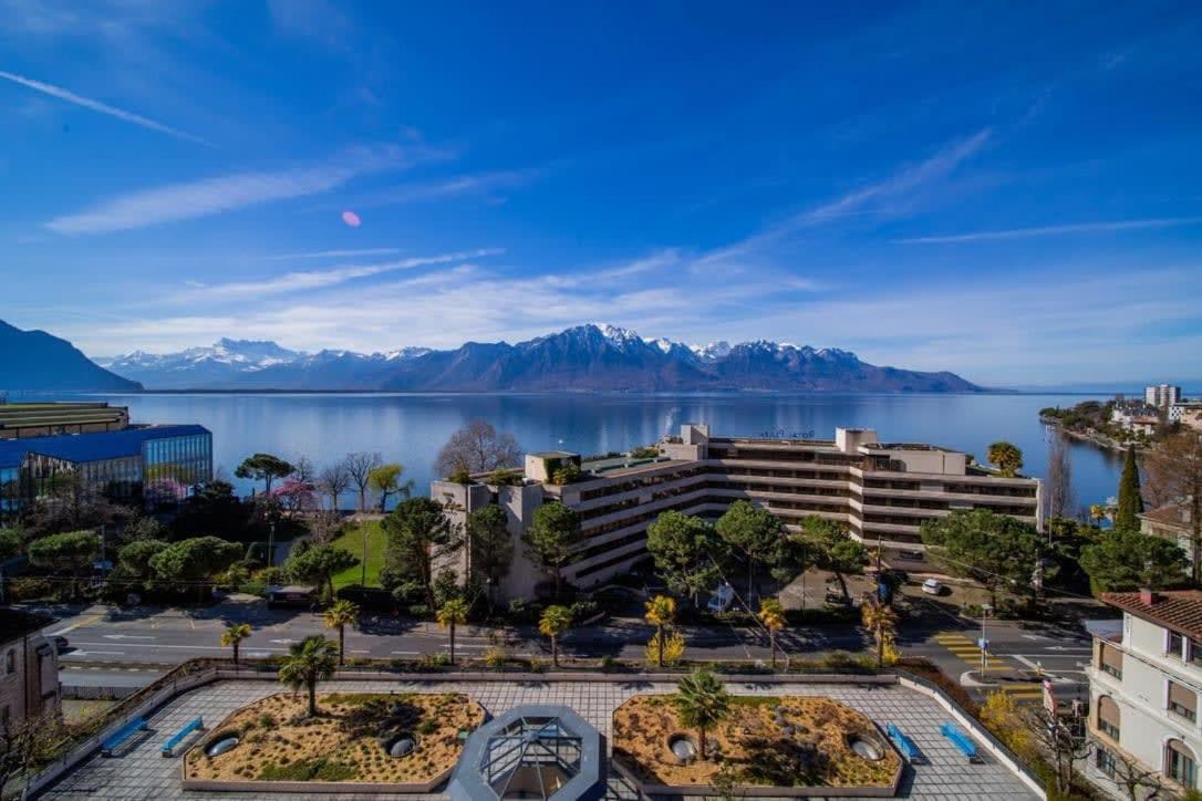 Alpine Stunning Apartment in Montreux by GuestLee - B&B