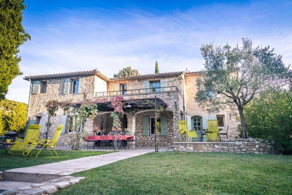 Spacious Provence villa in 4 hectares of land - Bed and Breakfast