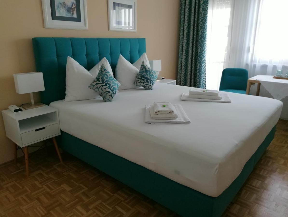 Doppelzimmer mit Balkon