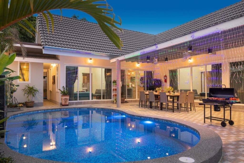 B&B Sattahip - Madam Pool Villa Bangsare - Bed and Breakfast Sattahip