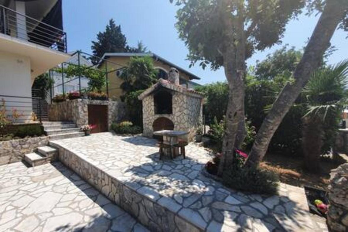 Small apartment in Gornji Karin near the beach - B&B Anić