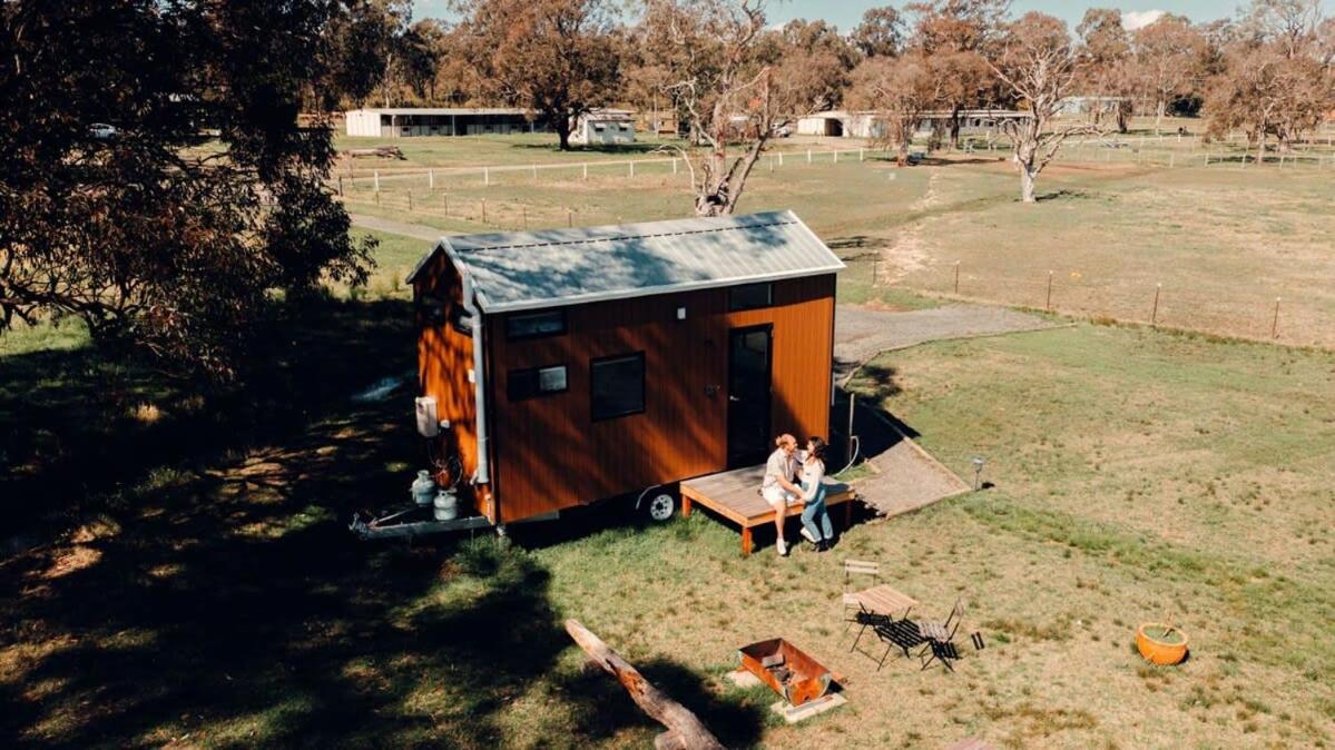 B&B Cessnock - Odyssean Tiny House B - Bed and Breakfast Cessnock