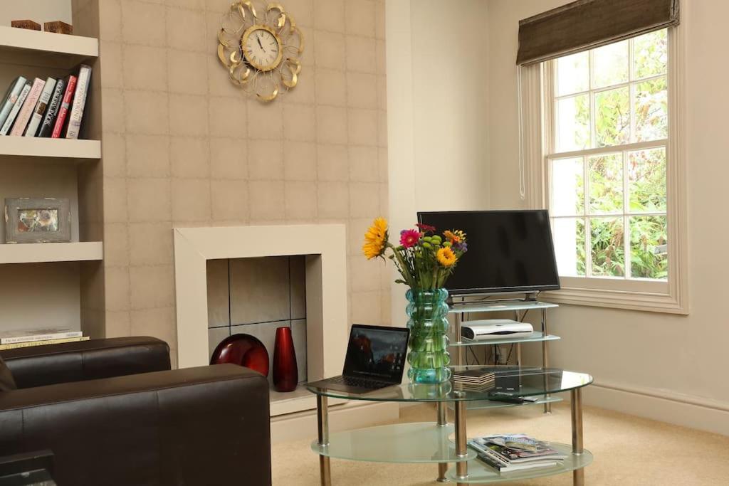 Apartment in the heart of Cheltenham/ Parking - Chambres d'hôtes Cheltenham