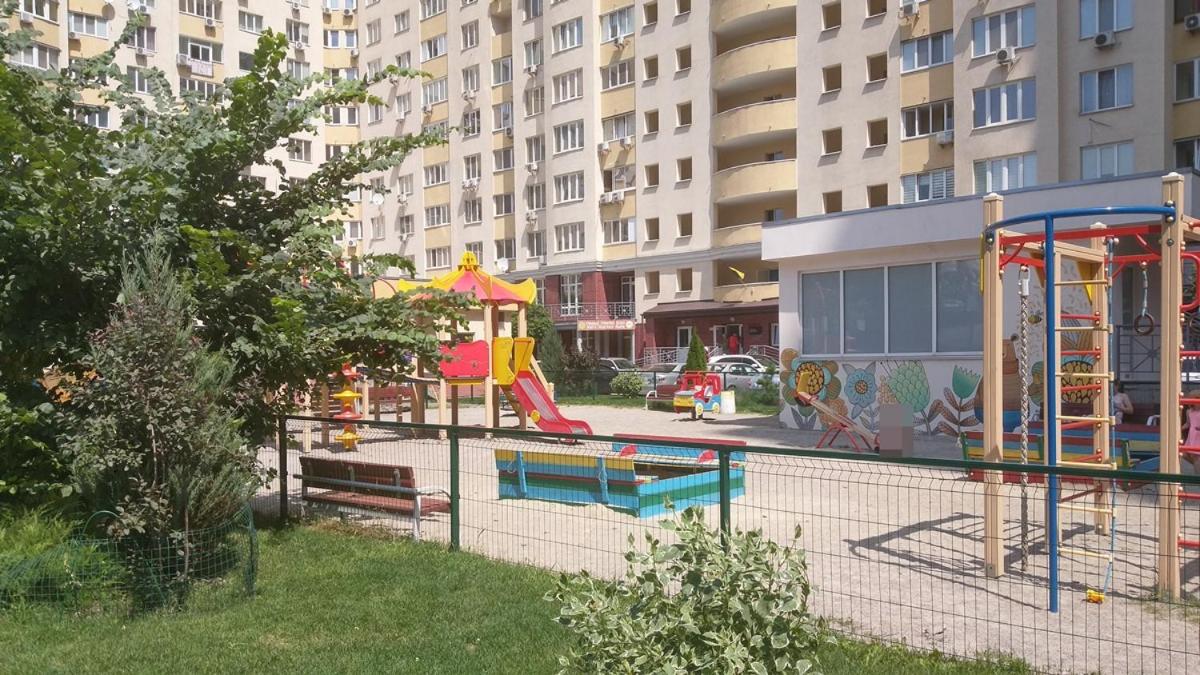 FlatService Двокімнатні апартаменти в ЖК "4 сезони" - B&B