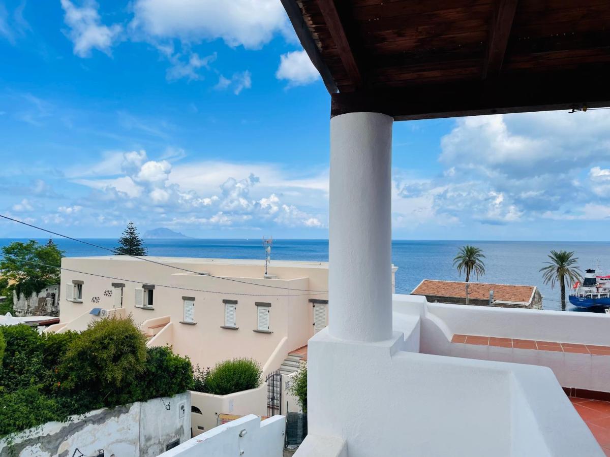 Villa Margherita - Appartamenti a due passi dal corso di Santa Marina Salina a 100 mt dalla spiaggia - Ferienwohnung