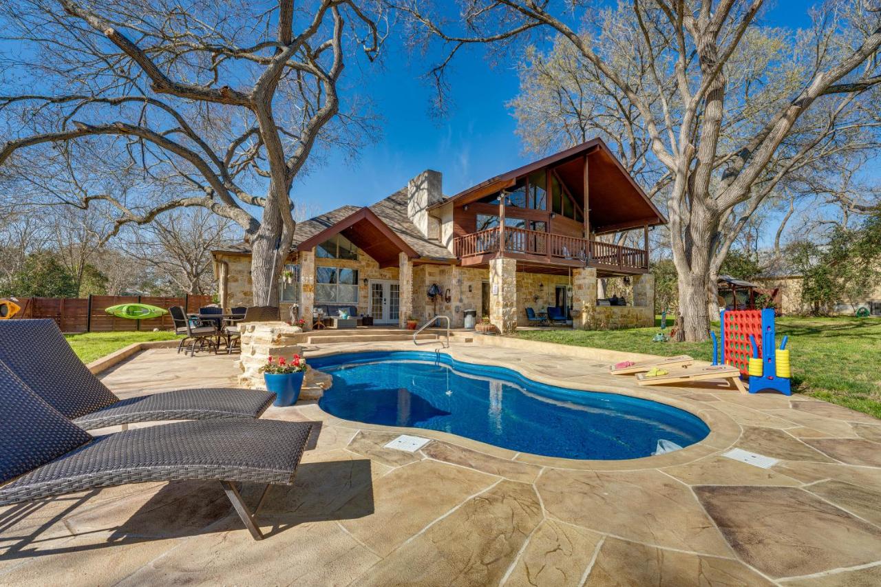Seguin Riverfront Retreat Fishing Dock and Kayaks! - B&B