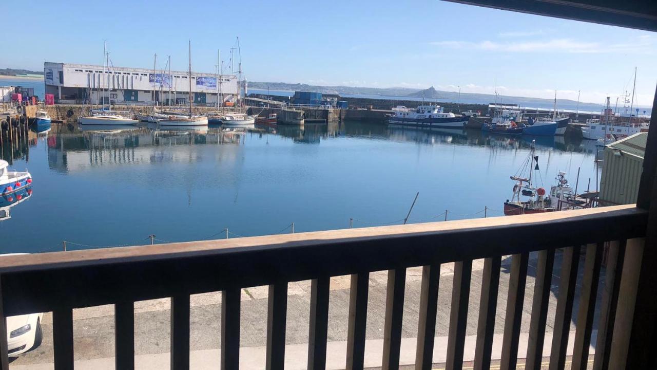 B&B Penzance - Sail Loft Lookout - Modern Harbourside Apartment with Character Features - 101 - Bed and Breakfast Penzance