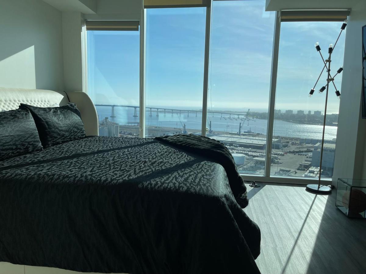 B&B San Diego - Massive Penthouse Overlooking All of San Diego - Bed and Breakfast San Diego