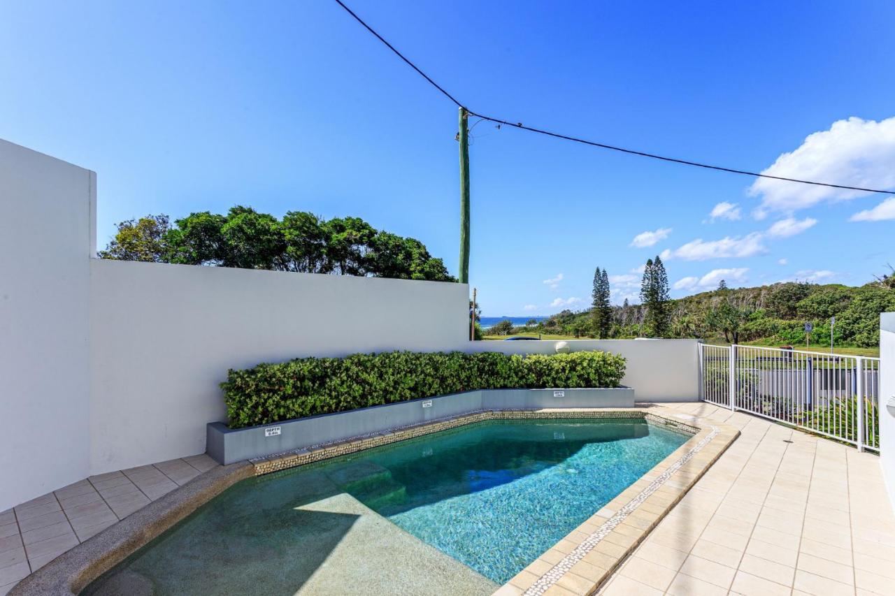 Oceanside Apartment with Views of Yaroomba Beach - B&B