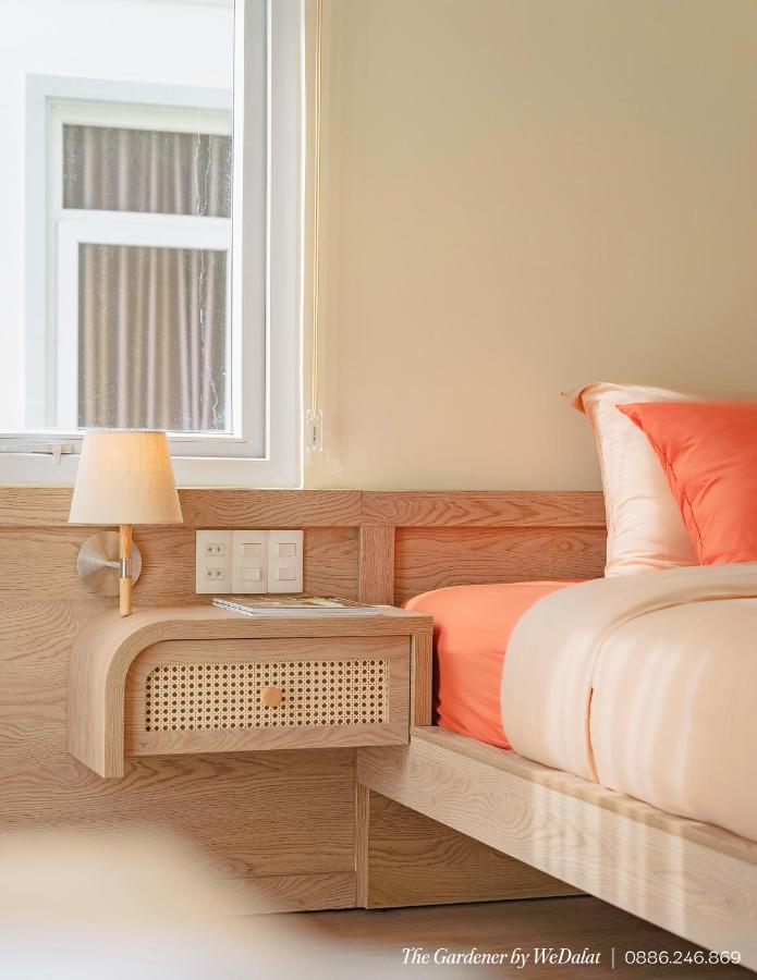 Zimmer mit Kingsize-Bett und Bergblick