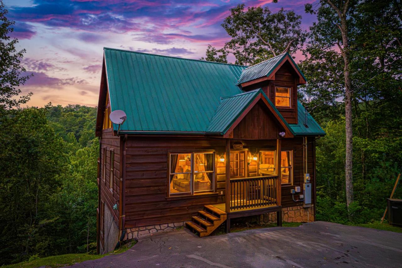 Private Wood Cabin - Scenic, Hot Tub, Pool Table, Family Fun, EV - B&B Sevierville