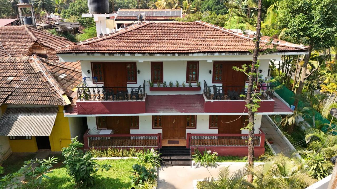 B&B Colva - Villa Barbosa, 2 BHK Villa & Luxury Rooms near Colva, Sernabatim, Benaulim Beach - Bed and Breakfast Colva