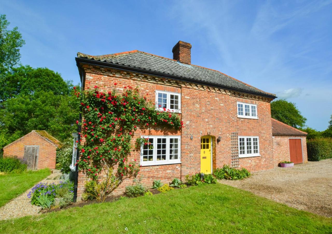 B&B Melton Constable - Clare Cottage - Bed and Breakfast Melton Constable