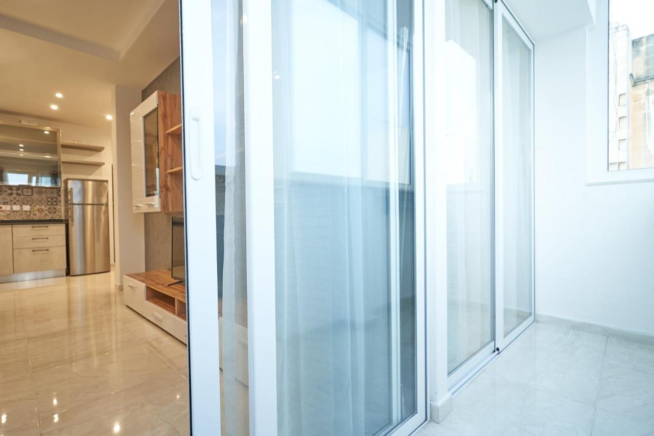 Full Sun Getaway APT Sliema - 1BR - Bed and Breakfast Sliema