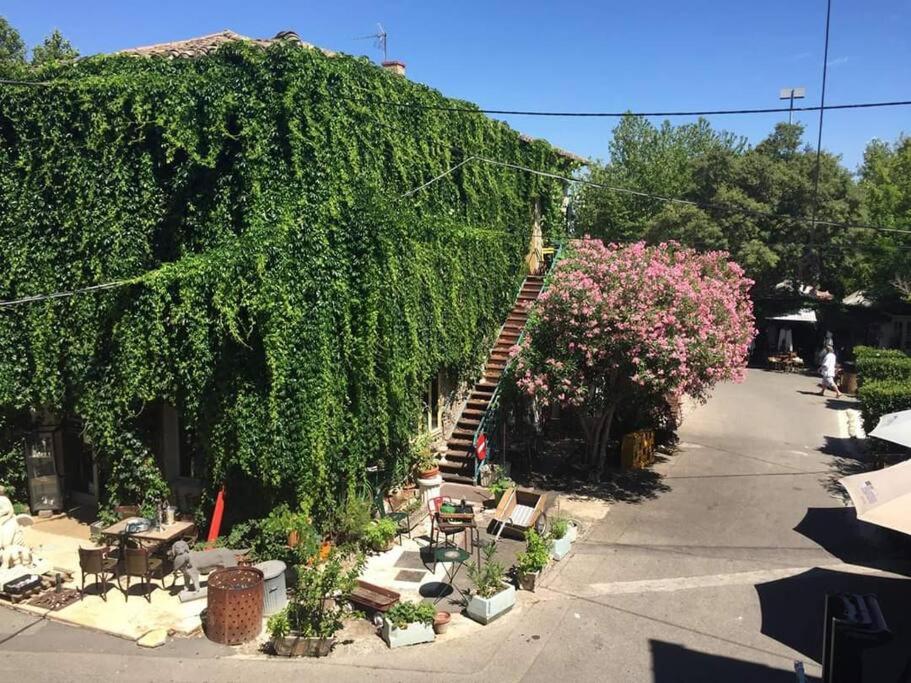 Une pause en Provence au Village des antiquaires de la Gare - Ferienwohnung L’Isle-sur-la-Sorgue
