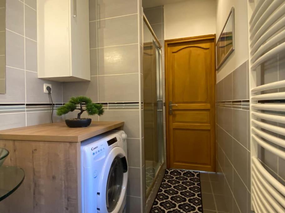 Résidence Investar appartement 4 Superbe T2 meublé, Gare 10mn à pied - Chambres d'hôtes Montluçon