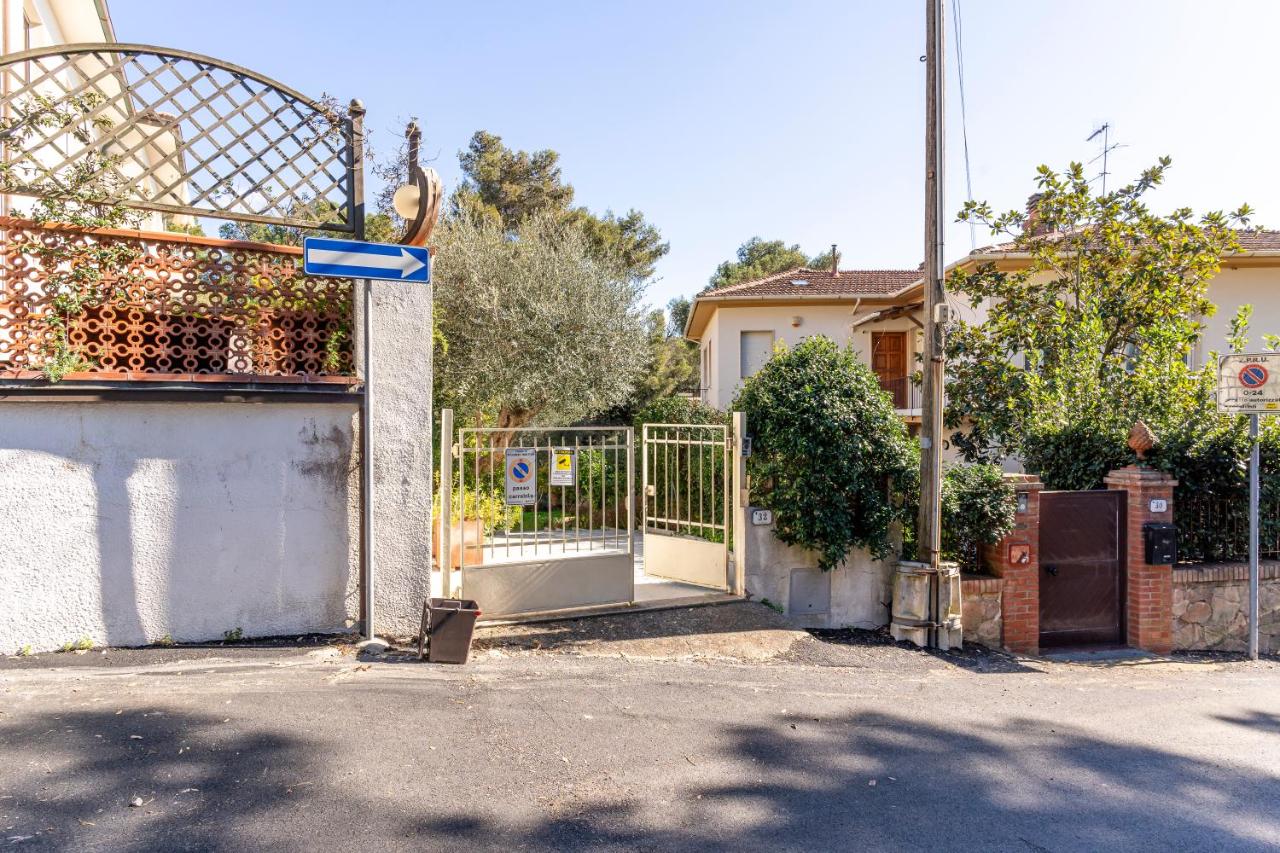 Il Nido Della Bounganville - Cozy Apt with Patio! - Ferienwohnung Castiglioncello