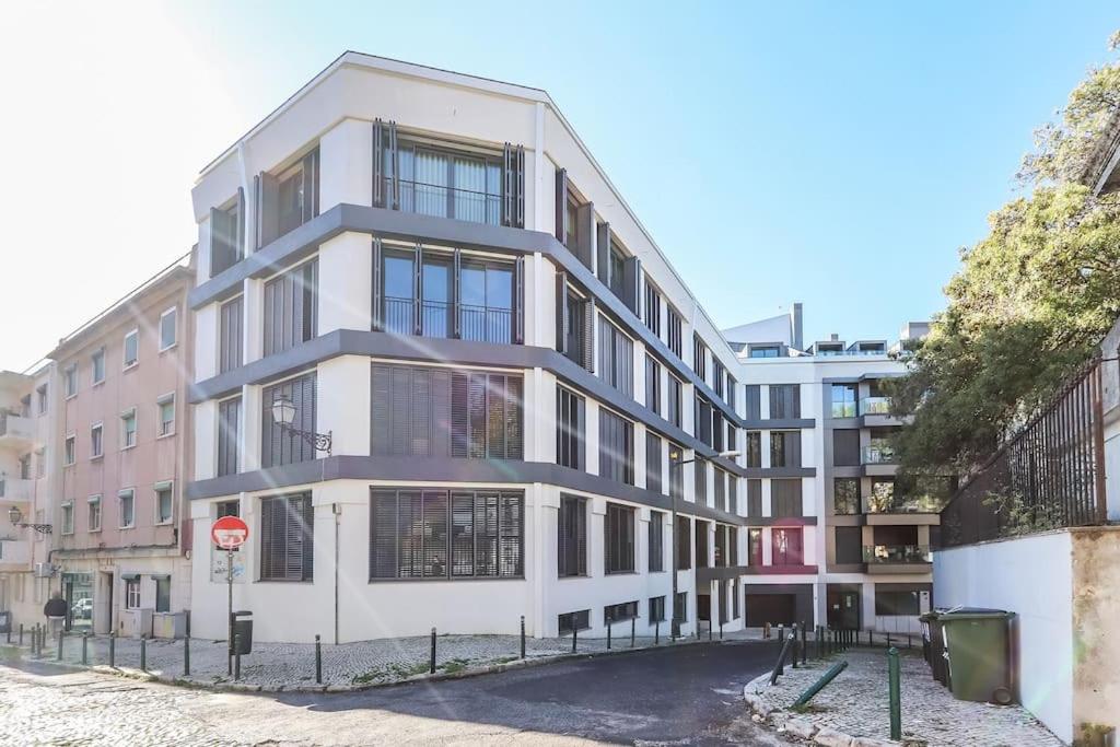 Marques Pombal Central 2 bed Apt AC - B&B Lisboa