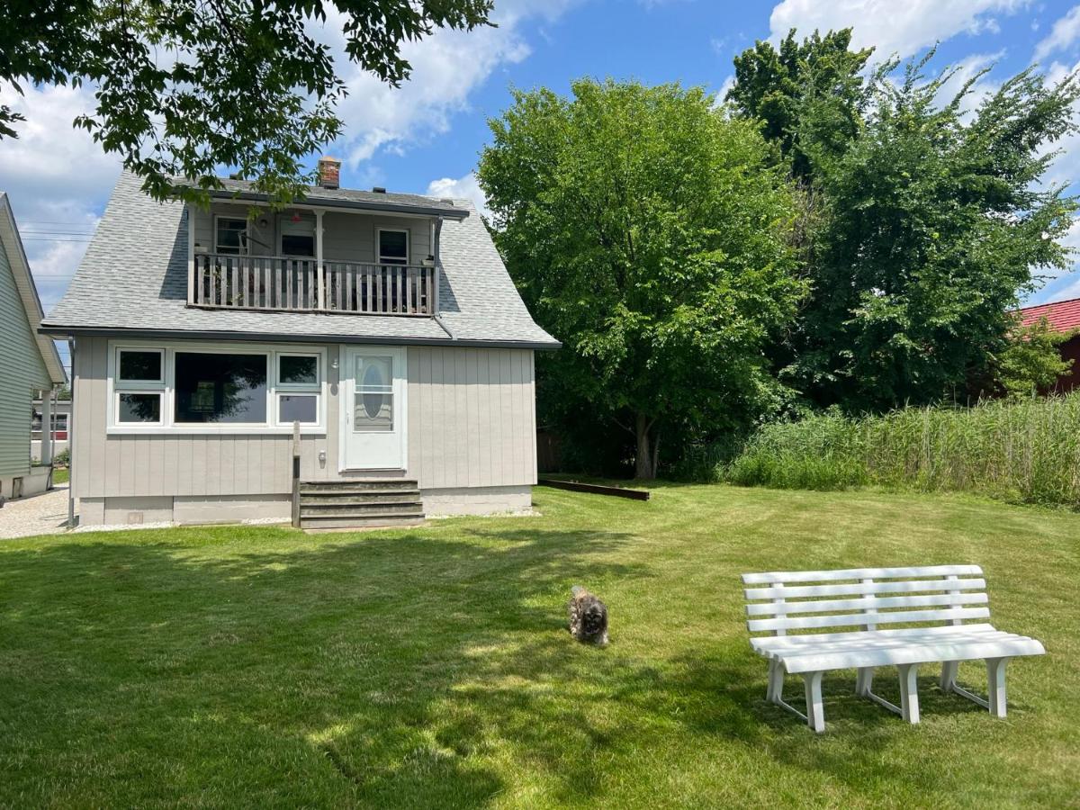 Lake Front Lower Unit - B&B