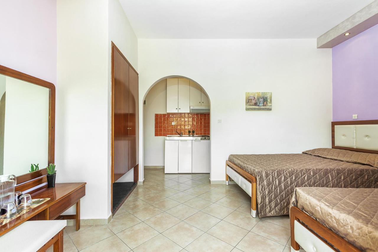 Studio (2 Adults)