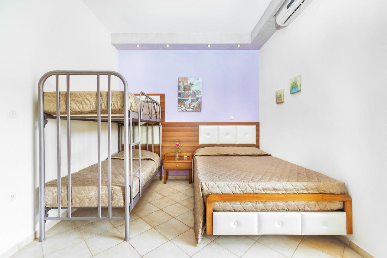 Family Studio (2 Adults + 2 Children)