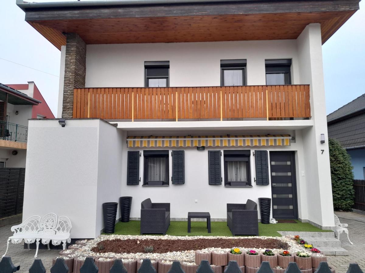 Nyírfa Apartmanház - B&B