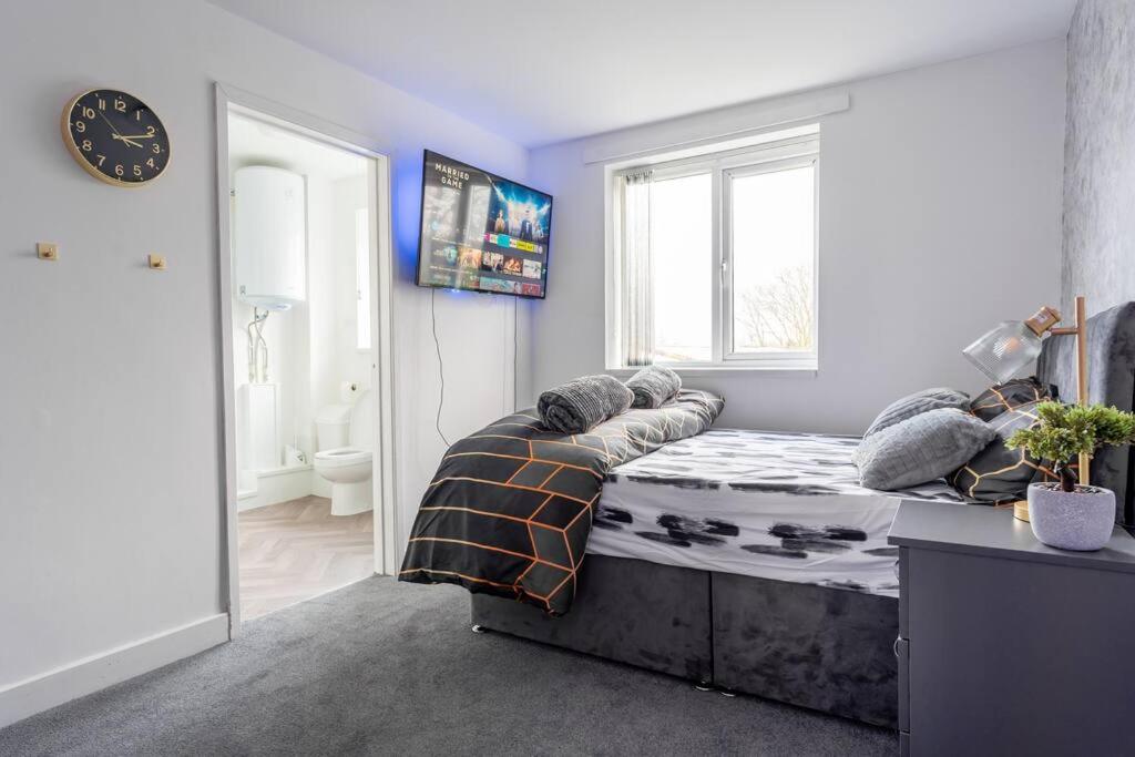 B&B Birmingham - 1 Bedroom Apartment - Netflix - Close To City Centre And NEC - Bed and Breakfast Birmingham