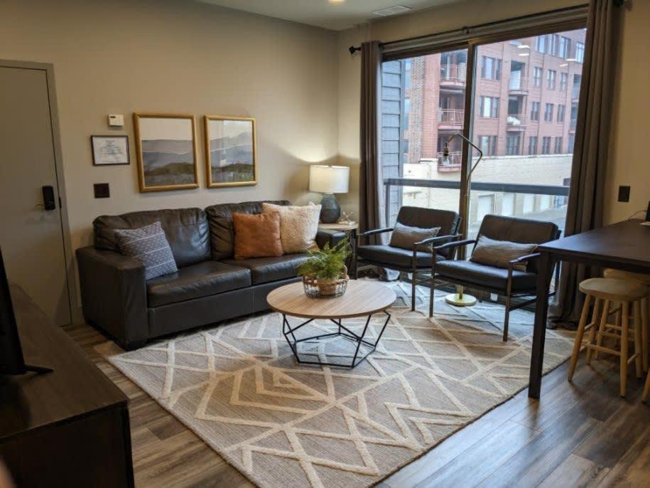 Modern Condo 210 Just Blocks from Lake Michigan - B&B