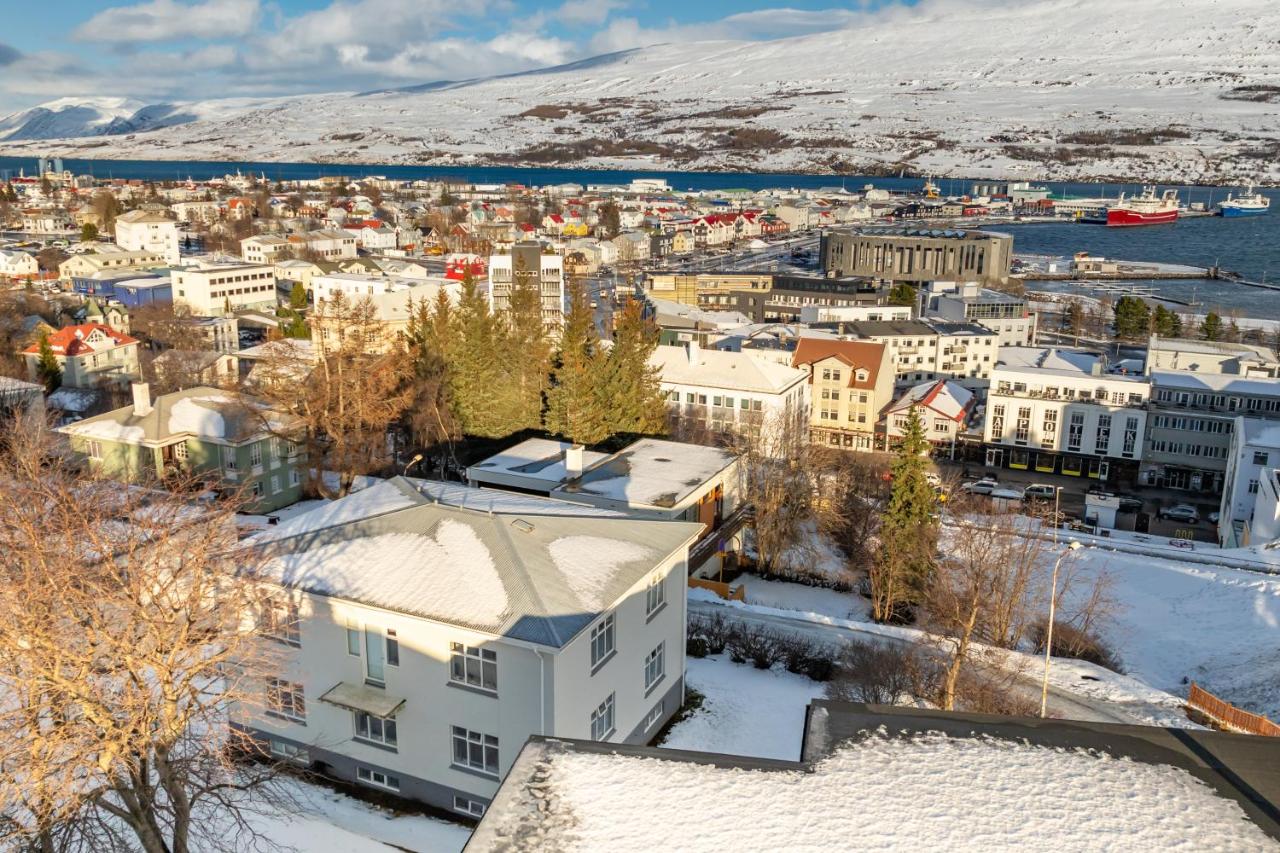 B&B Akureyri - Three bedroom apartment close to downtown - Bed and Breakfast Akureyri