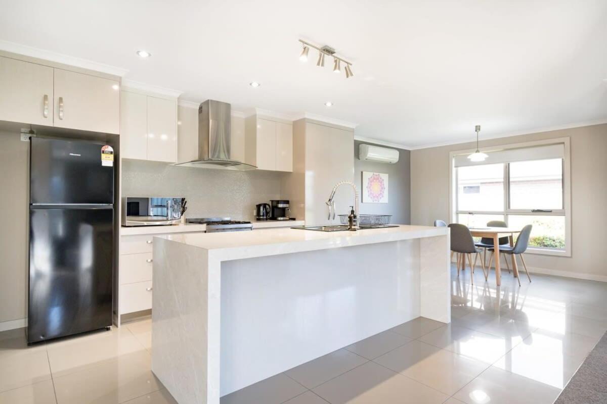 Cute and Cosy 2 Bedroom Unit with Parking and WiFi - B&B