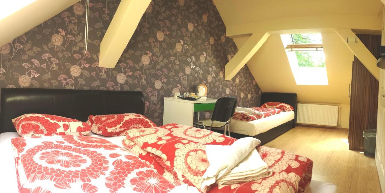 Small Triple Room with Shared Bathroom