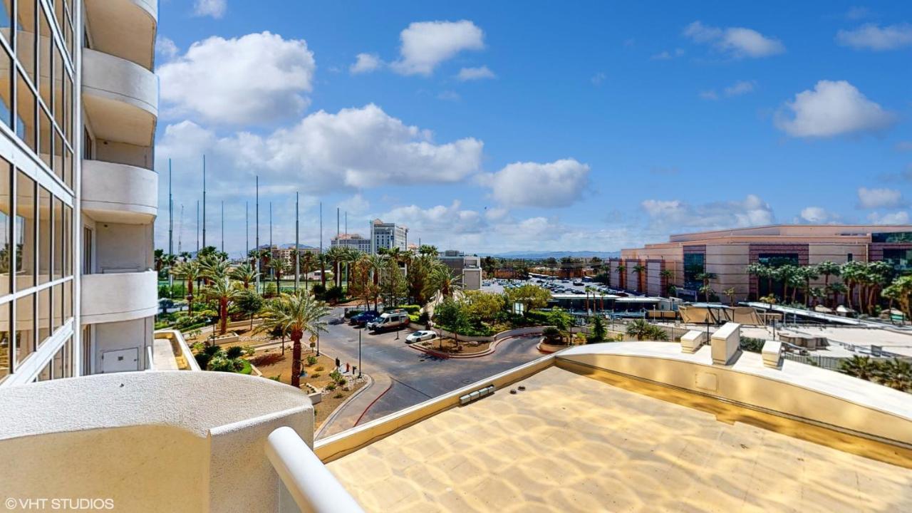 LADY LUCK'S VISTA - Private Balcony - Full Kitchen - Two Full Baths - Jetted Tub - Full MGM Grand Resort Access w No Resort Fee at MGM Signature - Ferienwohnung