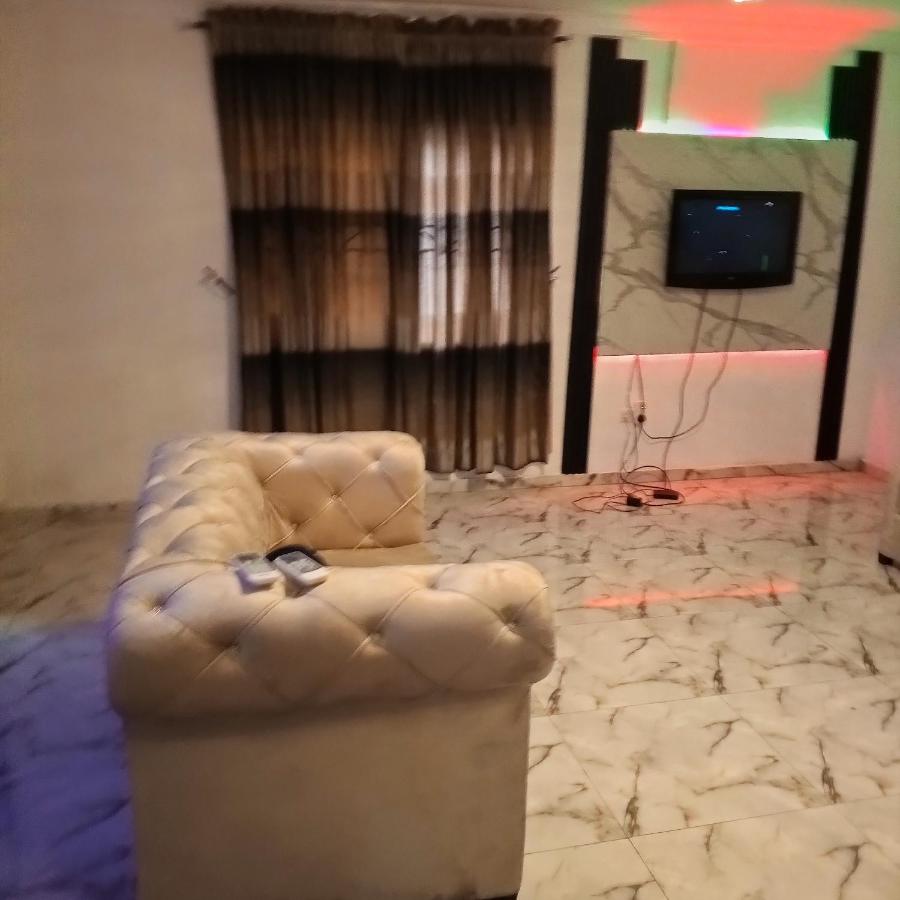 B&B Ikorodu - J Lounge - Bed and Breakfast Ikorodu