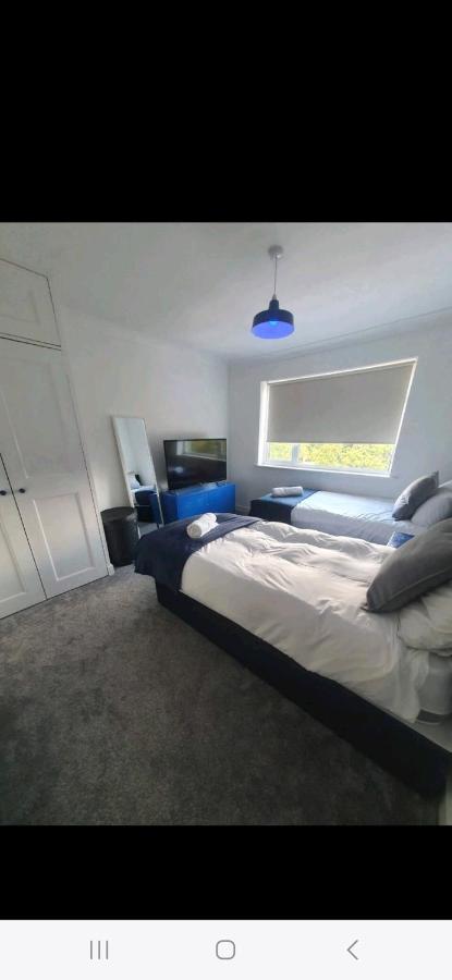 B&B Luton - Lovely 3 bedroom house free parking - Bed and Breakfast Luton