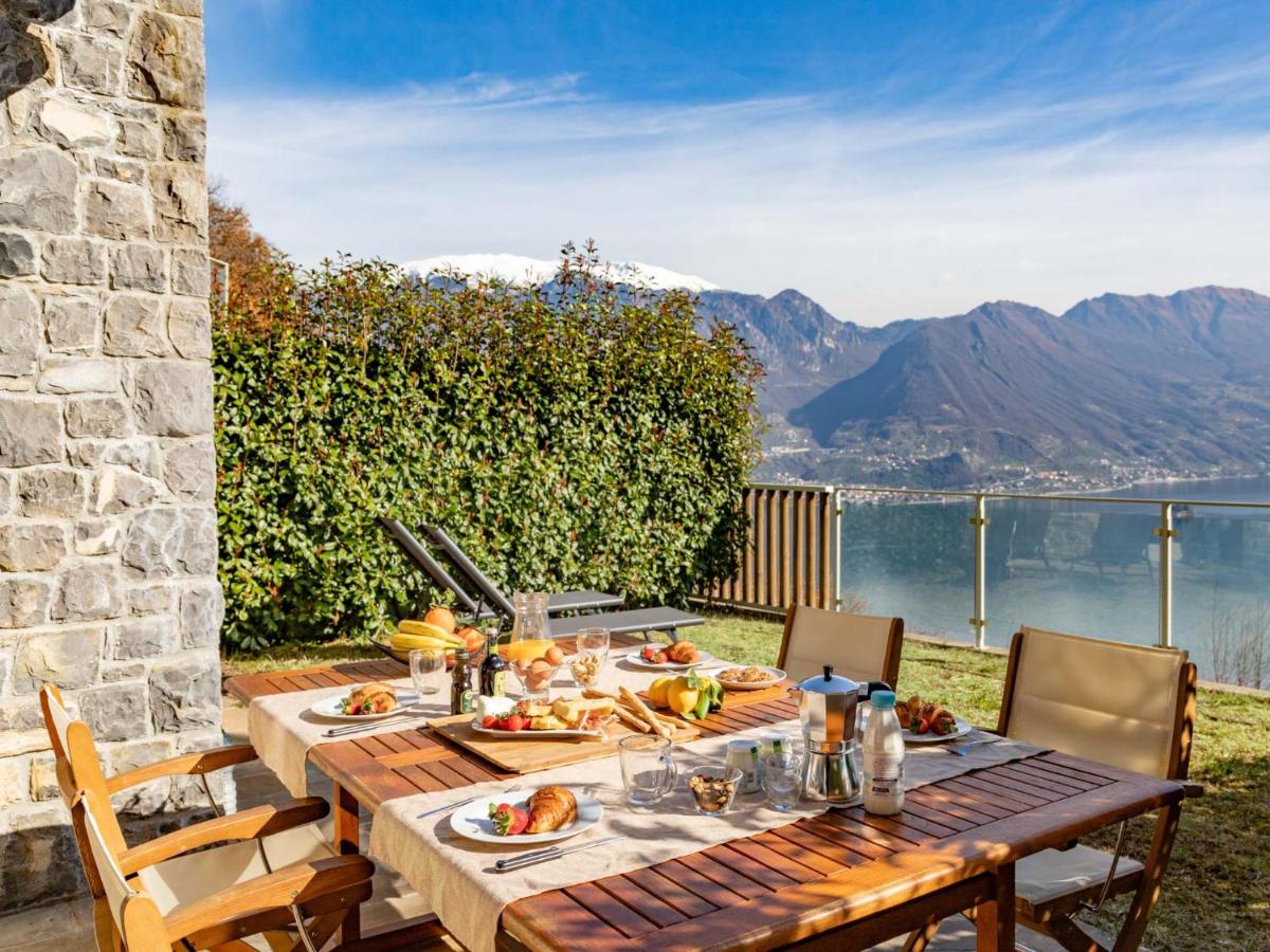 Delfi - amazing design apartment with Lake view - B&B Parzanica