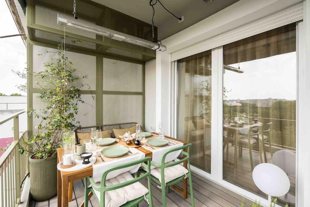 Marvelous Park View - Big Terrace - 2BDR - Bed and Breakfast Boekarest