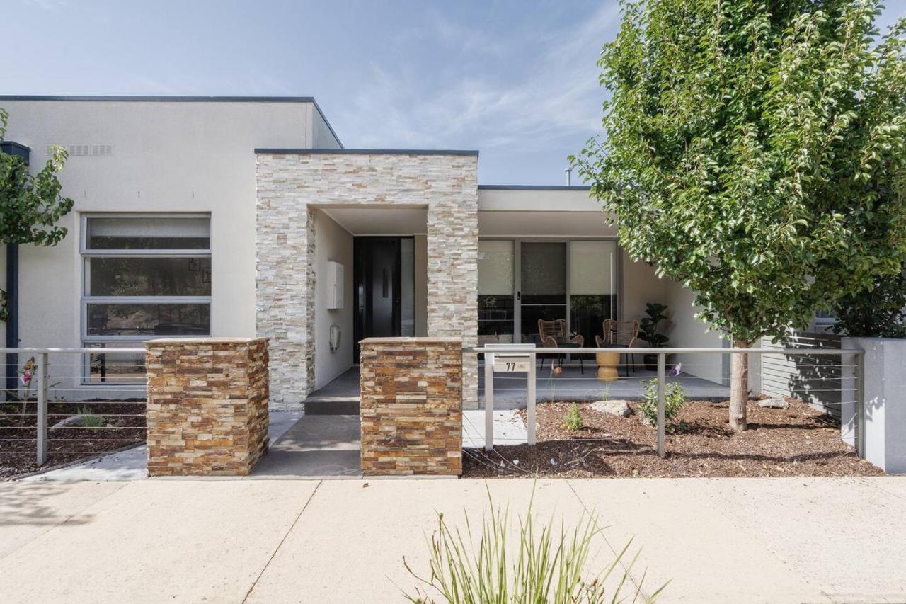 Helm House - A Contemporary Coastal Group Retreat - Ferienwohnung