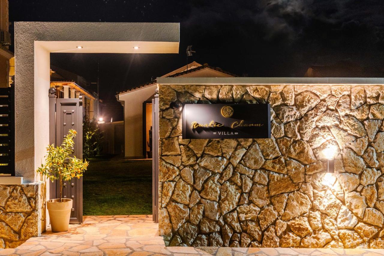 Rustic Charm Villa - B&B