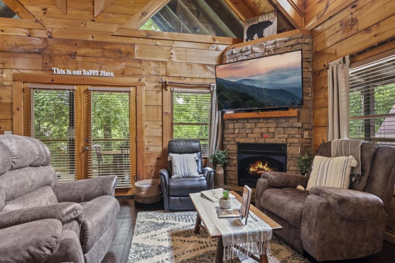 Near Dollywood with Pool Table-Hot Tub-Fire Pit-Game Room-Swimming Pool - B&B Pigeon Forge