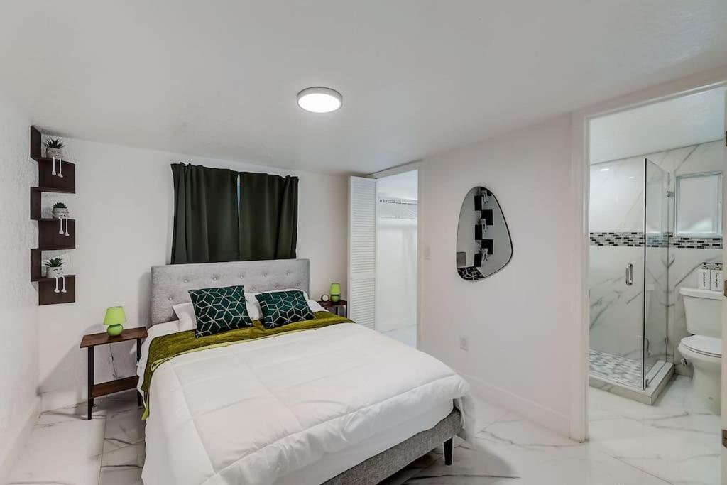 B&B Miami - Miami Modern 3 BR Stay, Close to Wynwood & Downtown - Bed and Breakfast Miami