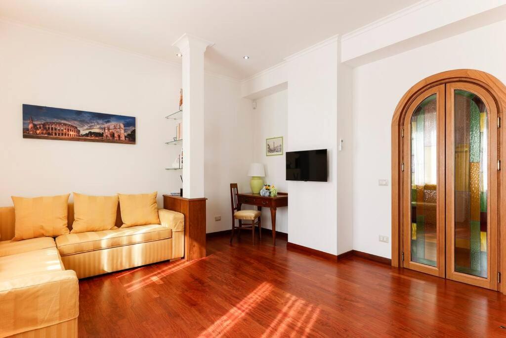 Delizioso apartment Porta Metronia Roma - B&B