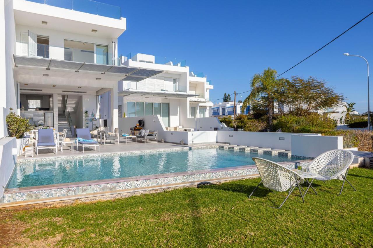 Protaras Elaia Luxury Seafront Villa - B&B